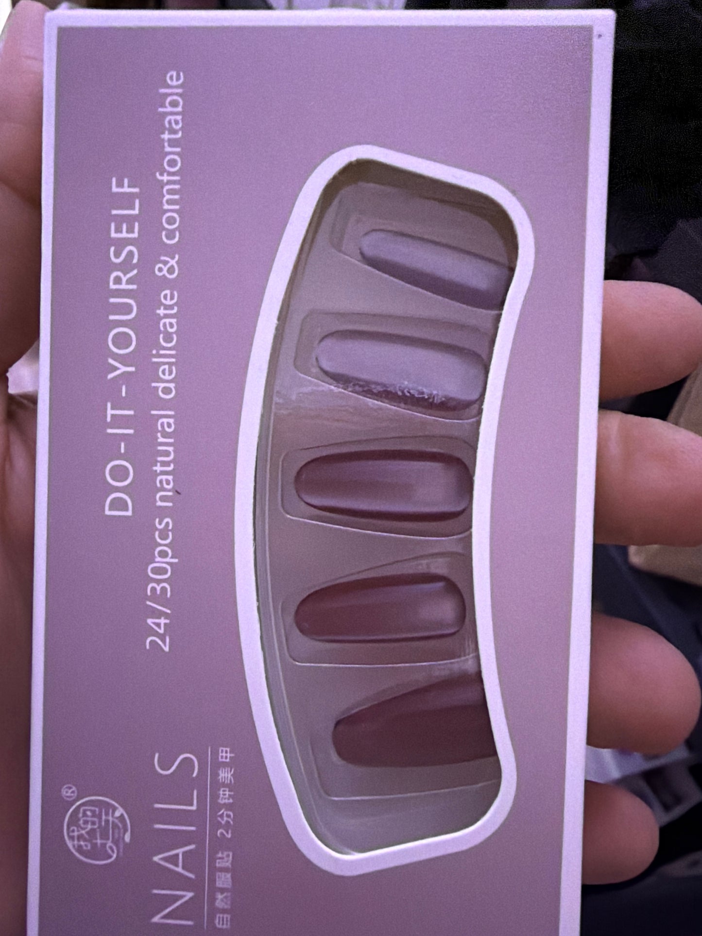 اظافر الموند مغناطيسية موف