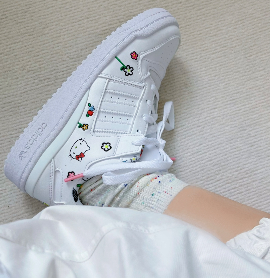 Addidas hello kitty حذاء بناتي
