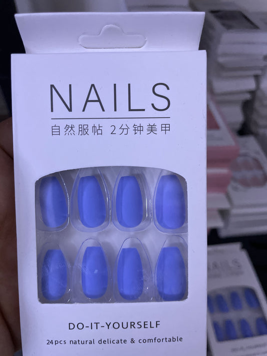 اظافر بالرين ازرق مات