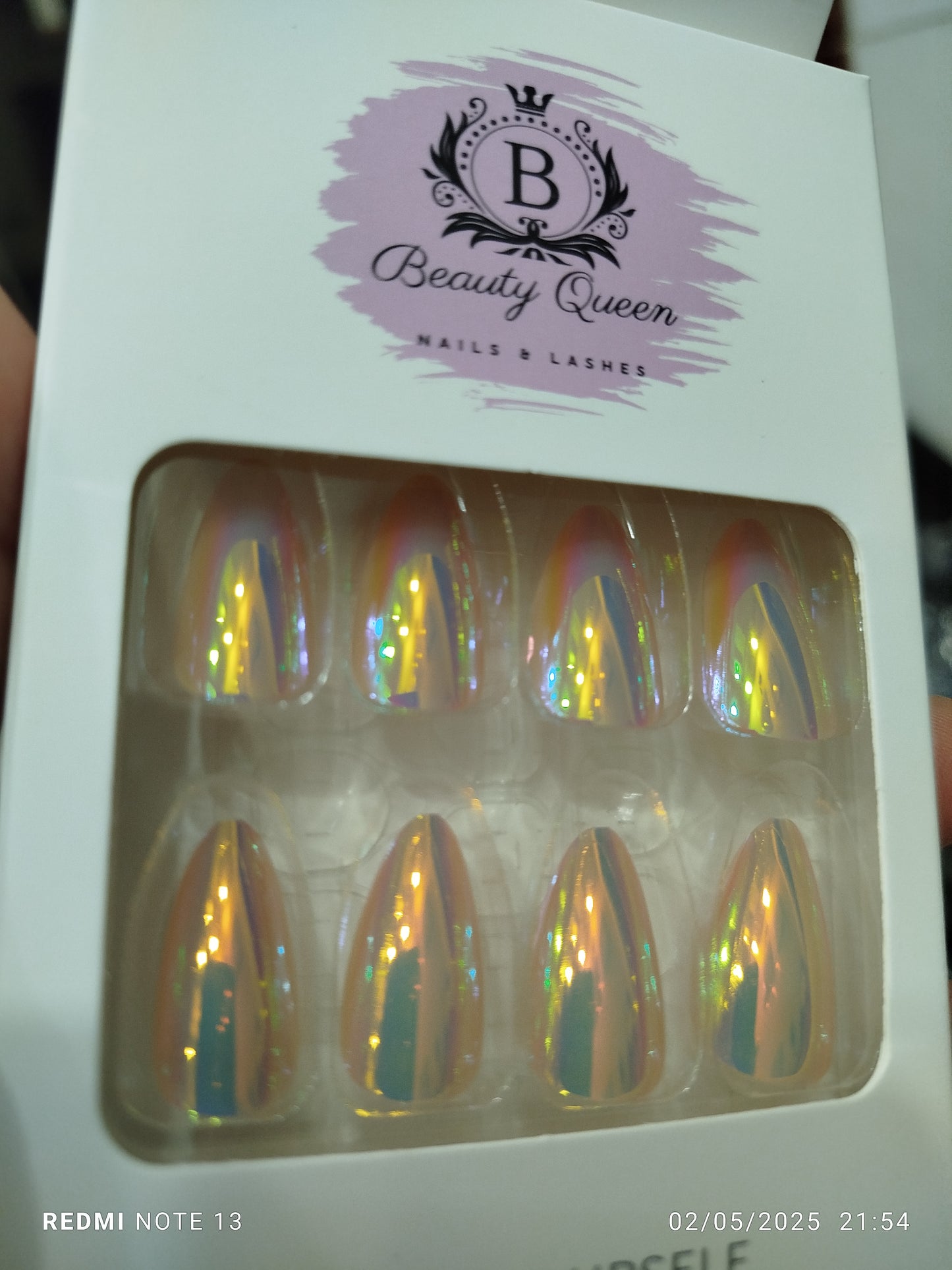 اظافر الموند وردي شاين