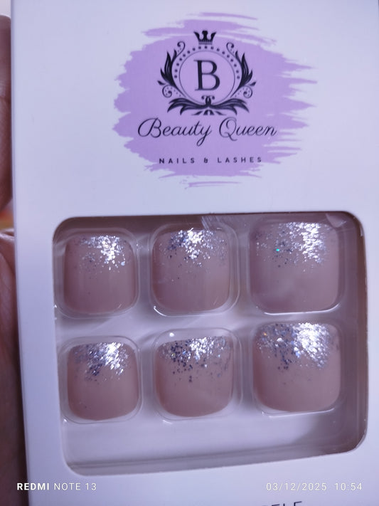 اظافر قدم نود مع فضي