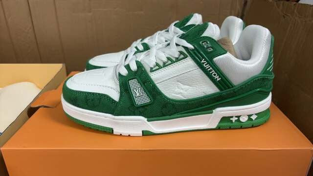 الأخضر LV