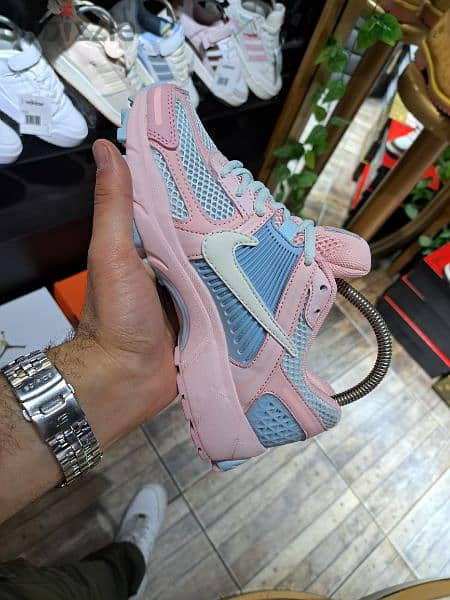 فتاة نايكي