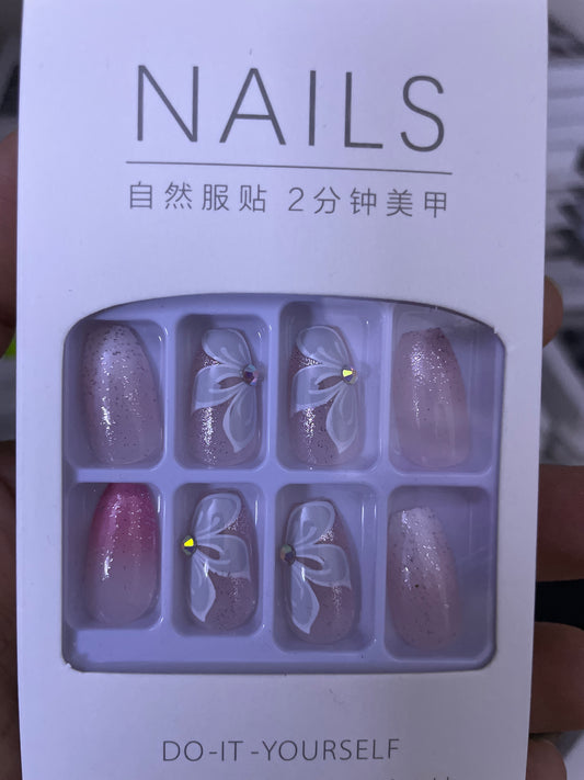 اظافر بالرين ورد