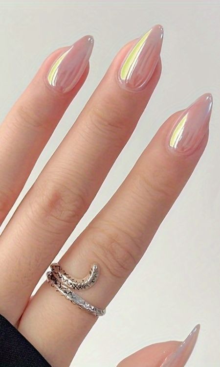 اظافر الموند وردي شاين