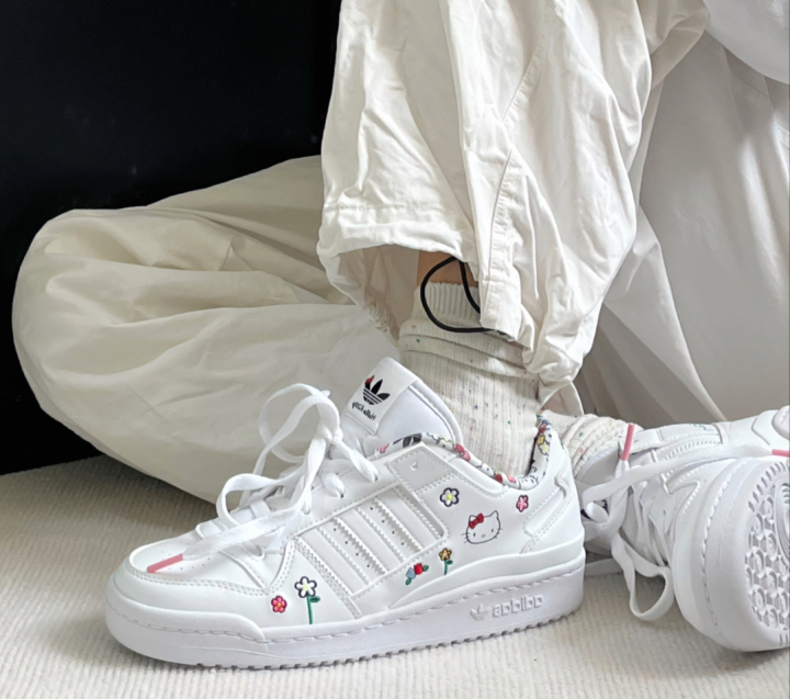 Addidas hello kitty حذاء بناتي