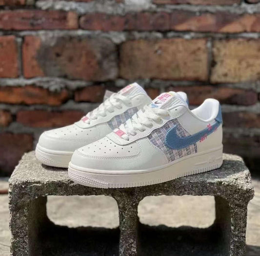 Nike Women's Shoe