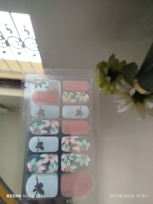 لصقات اظافر